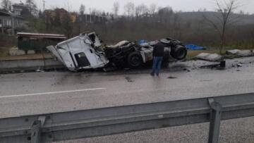 Kontrolden Çıkan Kamyon Kaza Yaptı!