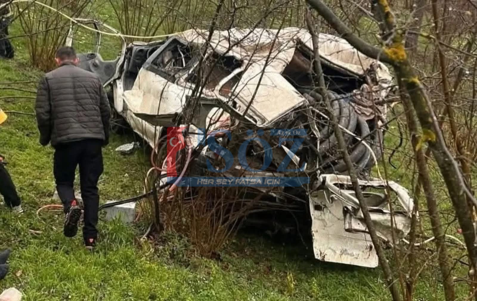 Minibüs Fındık Bahçesine Yuvarlandı! 1’i Ağır 2 Yaralı