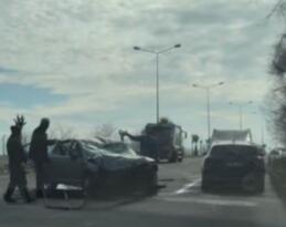 Karayolunda Korkutan Kaza: Araç Karşı Şeride Geçti