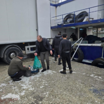 Bolaman’da vatandaşlara kasa kasa hamsi dağıtıldı