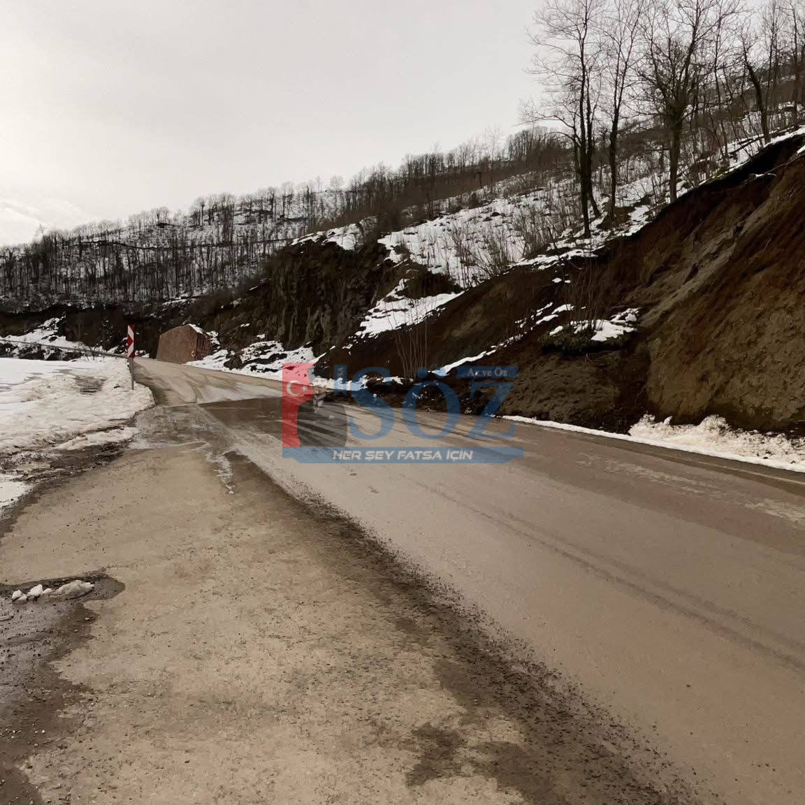 Aybastı – Kabataş karayolunda ufak çaplı bir toprak kayması meydana geldi