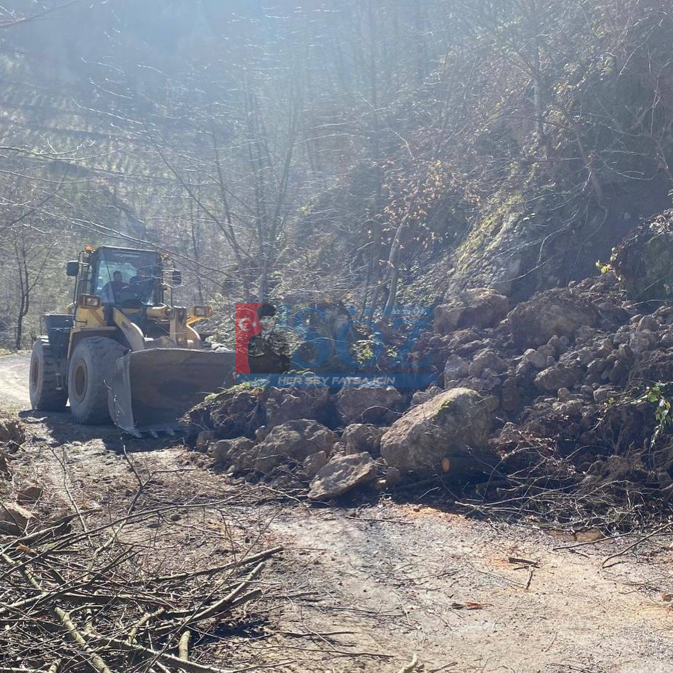 Heyelan Nedeniyle Kapanan Yol Kısa Sürede Açıldı