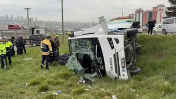Öğrencileri Taşıyan Minibüs Şarampole Devrildi: 15 Yaralı