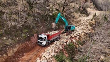 FATSA BELEDİYESİ KULAK’TA YILLARDIR ATIL KALAN YOLU YENİDEN ULAŞIMA AÇIYOR