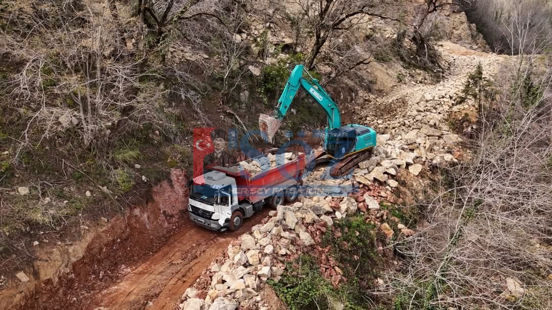 FATSA BELEDİYESİ KULAK’TA YILLARDIR ATIL KALAN YOLU YENİDEN ULAŞIMA AÇIYOR