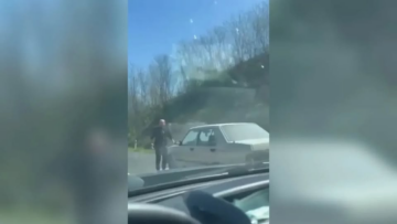 SEYİR HALİNDEKİ ARAÇTA YANGIN PANİĞİ