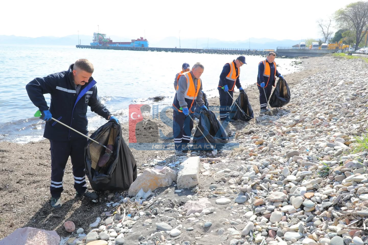 FATSA SAHİLLERİNDE PLASTİK ATIK TEMİZLİĞİ