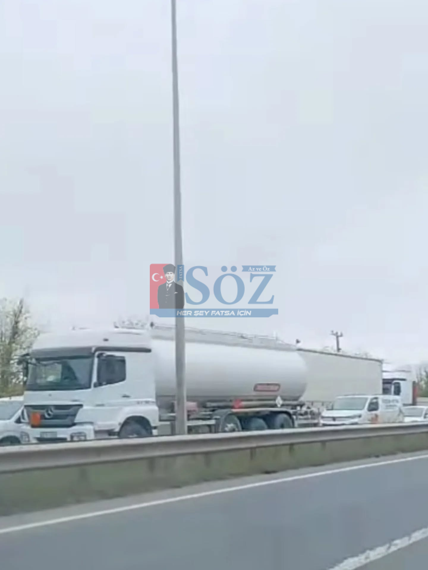 FATSA’DA KAVŞAKTA KAZA: TRAFİK DURDU