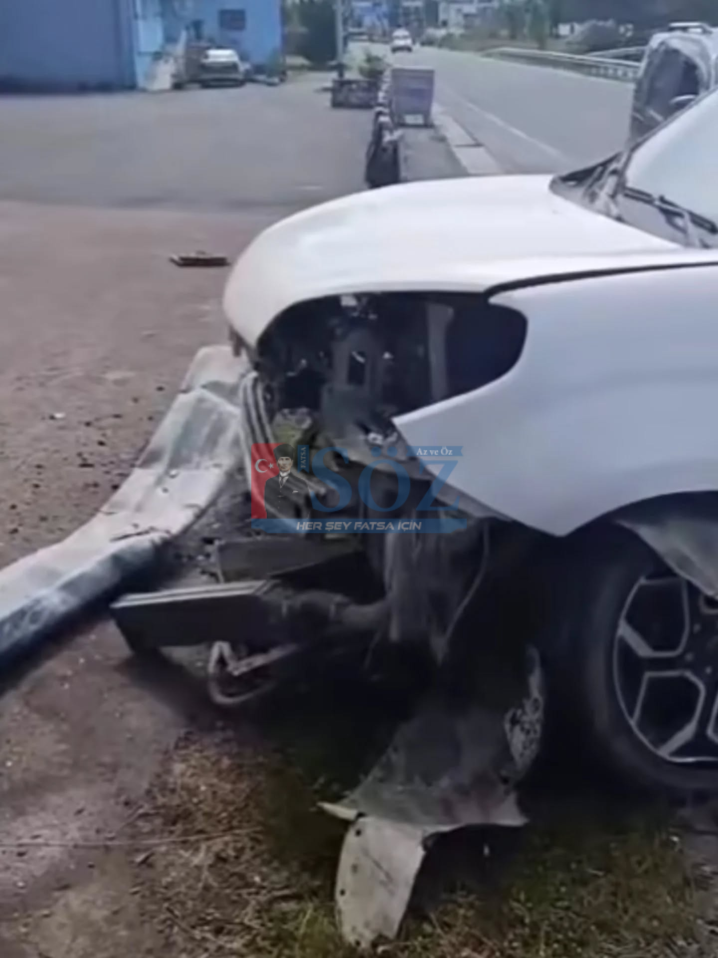 Bolaman’da Kontrolden Çıkan Araç Direğe Çarptı