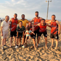 FATSA’DA PLAJ FUTBOLUNDA FARK YARATIYORLAR